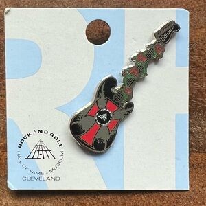 NEW Cleveland Rock N Roll Hall Of Fall Museum collectible Guitar Pin Souvenir